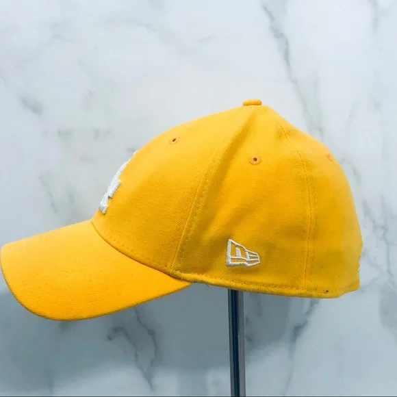 LA Dodgers Hat Baseball Cap knit flex fit Gold White MLB New Era 39 Thirty M L - Picture 2 of 14